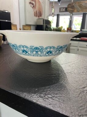 Vintage Pyrex Horizons White Bowl with Teal Floral Border Cinderella     2 Qt